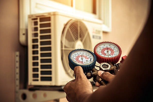Professional Hvac technician working in Highlands, CA